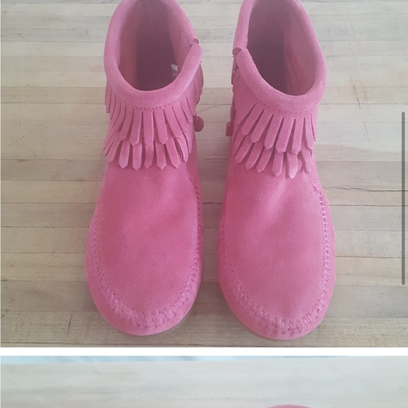 Purchased these great kids moccasins. Unfortunately, they don’t fit my daughter. - Picture 3 of 6